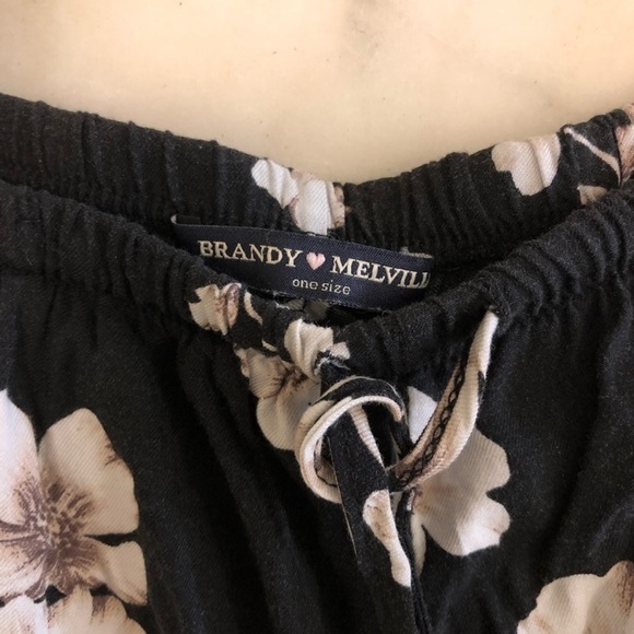 Brandy Melville flower pattern shorts✨ - Picture 4 of 5